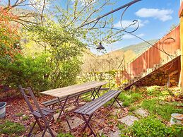 Vintage Retreat by the Vis