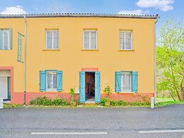 Vintage Retreat by the Vis