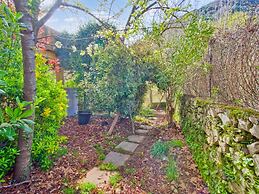 Vintage Retreat by the Vis
