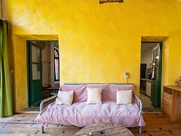 Vintage Retreat by the Vis