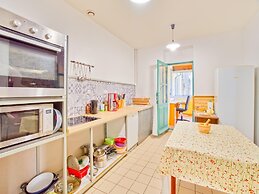 Vintage Retreat by the Vis