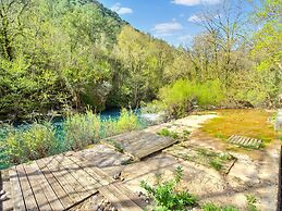 Vintage Retreat by the Vis