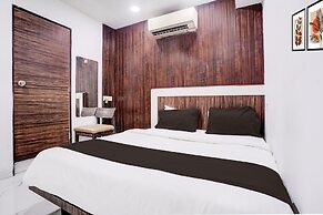 Comfy Stays at Lokhandwala Andheri West