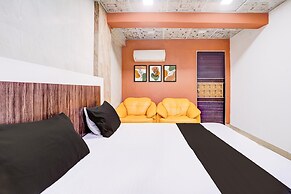 Comfy Stays at Lokhandwala Andheri West