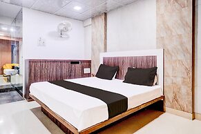 Comfy Stays at Lokhandwala Andheri West