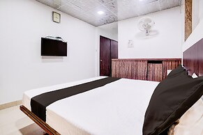 Comfy Stays at Lokhandwala Andheri West