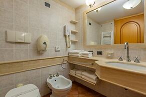 Apartment in Roma by Marco Simone Golf