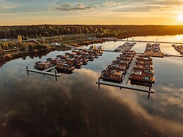 Floating House at Lake Barwalder See