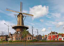 Historic Canal Home in Delft