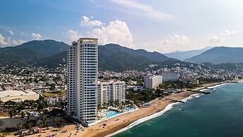 Stunning Beachfront Condo - Sea Views
