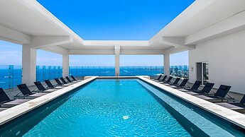 Stunning Beachfront Condo - Sea Views