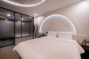 Hound Hotel Daeyeon