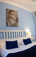 Chmielna Guest House