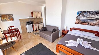Qumi Apartments