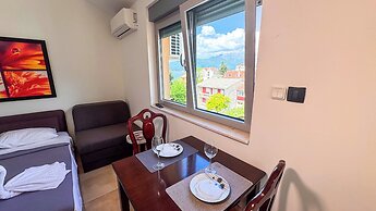 Qumi Apartments
