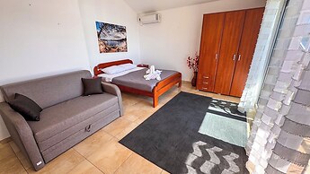 Qumi Apartments