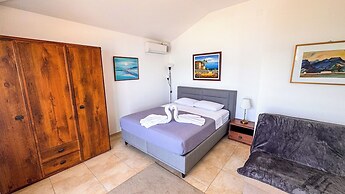 Qumi Apartments