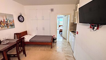 Qumi Apartments