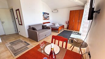 Qumi Apartments