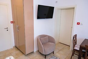 Qumi Apartments