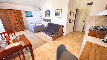 Qumi Apartments