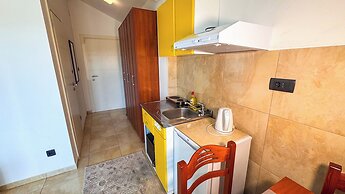 Qumi Apartments