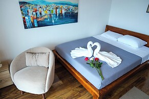 Qumi Apartments