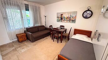 Qumi Apartments