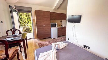 Qumi Apartments