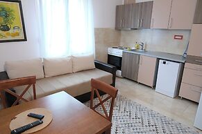 Qumi Apartments