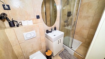 Qumi Apartments
