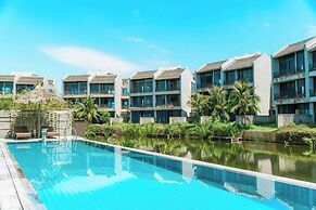 Gold Riverside Apartment & Villa