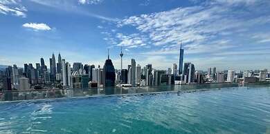 Regalia Residence The Sky Pool Suite