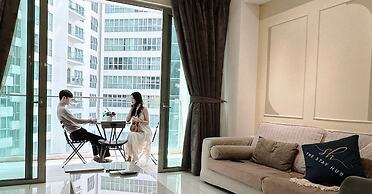 Regalia Residence The Sky Pool Suite