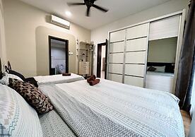 Regalia Residence The Sky Pool Suite