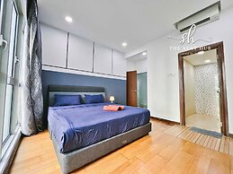Regalia Residence The Sky Pool Suite