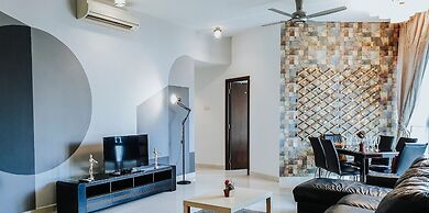 Regalia Residence The Sky Pool Suite