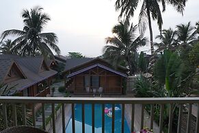 Foxoso Aaristo Baga Beach Resort