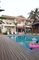 Foxoso Aaristo Baga Beach Resort