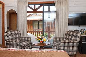 Foxoso Aaristo Baga Beach Resort