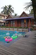 Foxoso Aaristo Baga Beach Resort