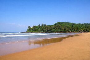 Foxoso Aaristo Baga Beach Resort