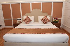 Foxoso Aaristo Baga Beach Resort