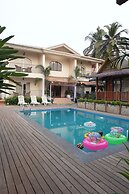 Foxoso Aaristo Baga Beach Resort