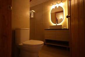 Foxoso Aaristo Baga Beach Resort