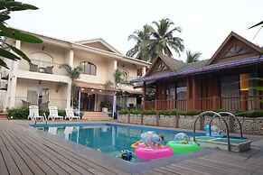Foxoso Aaristo Baga Beach Resort