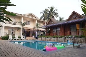 Foxoso Aaristo Baga Beach Resort
