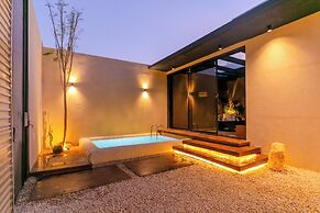 Portal Chalets With Private Pool-Al Arid