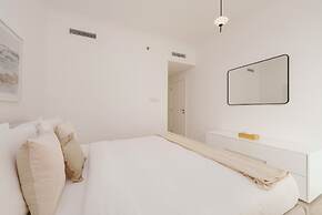 Chic 2BR Downtown Haven w Balcony City Views