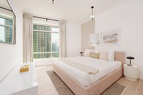 Chic 2BR Downtown Haven w Balcony City Views